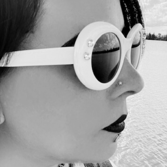 White sunglasses with studs handmade leather pouch - Picture 12 of 14